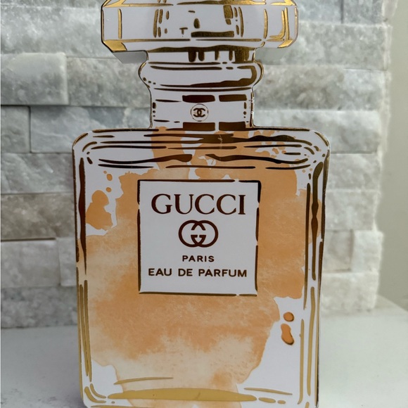 Gucci Paris Eau de Parfum with Gold and Tan Hues - Picture 3 of 3